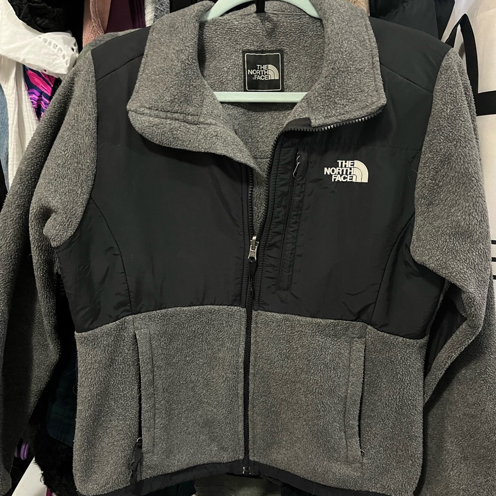 Women’s Denali north face fleece.
